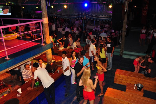 Night Beach Party @ Edde Sands